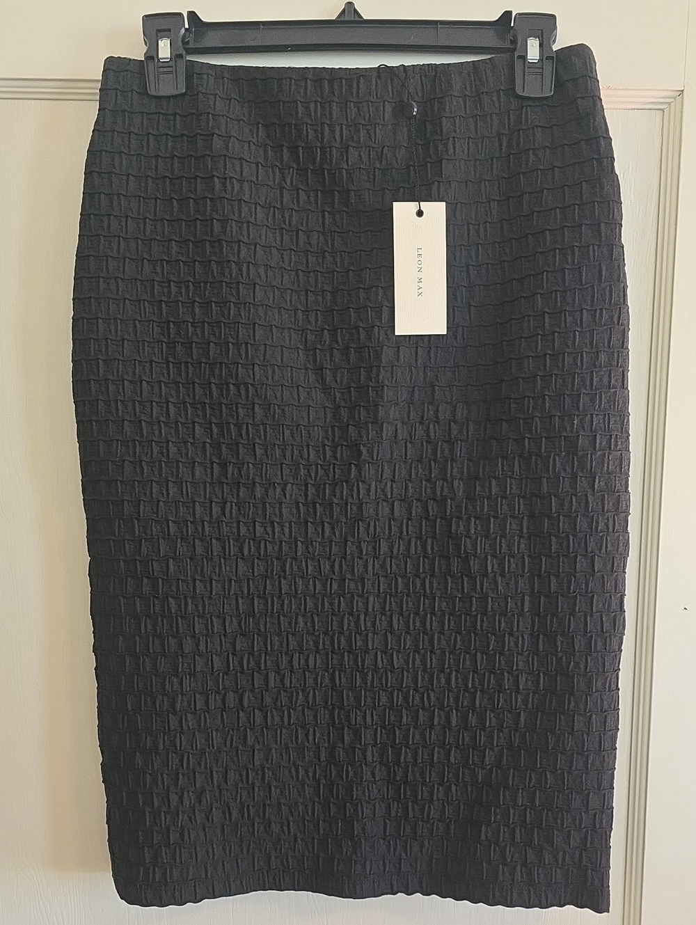 NWT Leon Max Limited Edition Black Textured Pencil Skirt - Size 2
